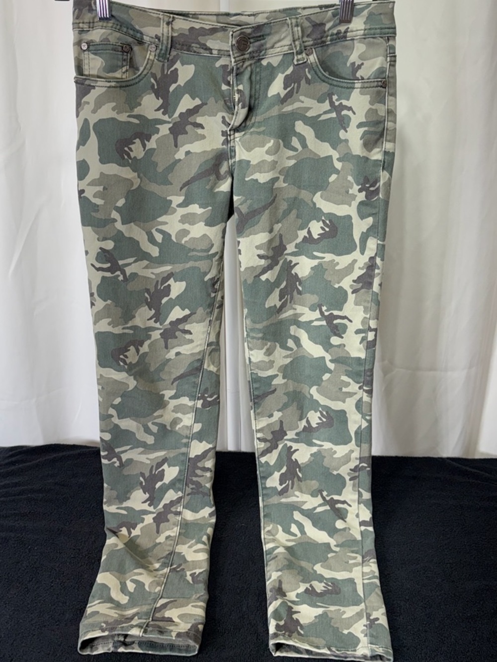 Women's Camo Ankle Jeans in Green - Classic Slim Fit 2570